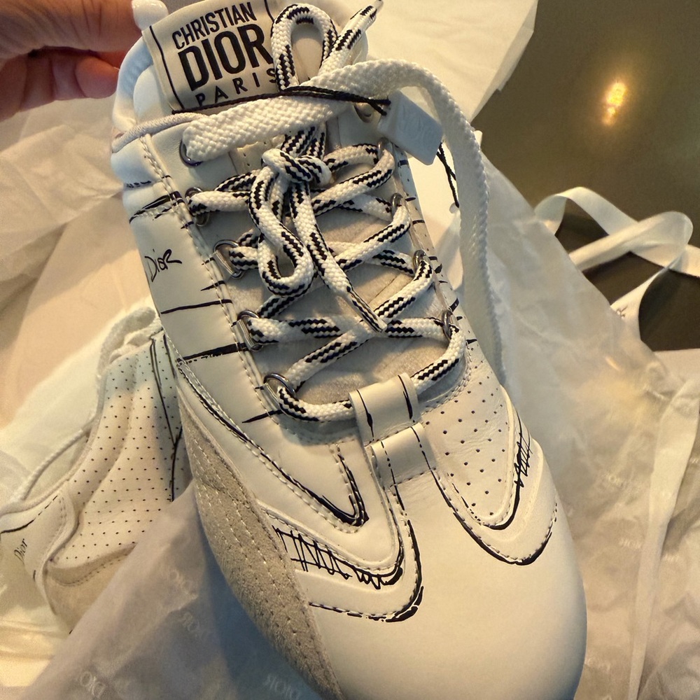 Dior White Leather Sneakers with Black Sketch Details - Picture 4 of 12